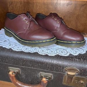 Maroon burgundy brown doc dr marten